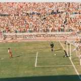 E poi a pochi minuti dalla fine il �n.9� si guadagn� anche un rigore per il 2-0. Nonostante fosse in corsa per il titolo di capocannoniere Bivi cedette il pallone a Bergossi permettendo cos� al compagno di mettere la firma su quella storica giornata